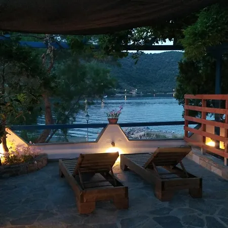בית נופש Amfithea Seaview