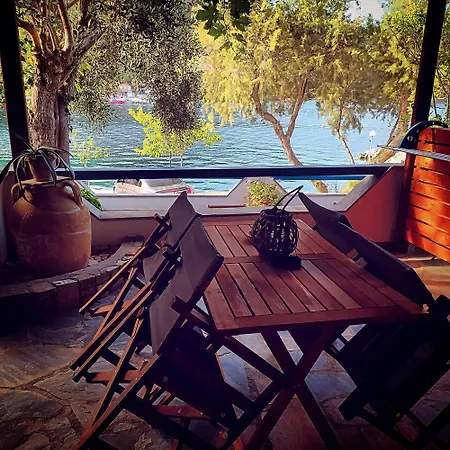 Amfithea Seaview Holiday home