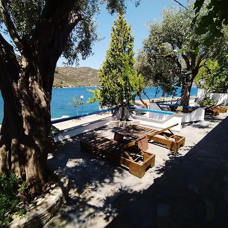 Holiday home Amfithea Seaview Trikeri